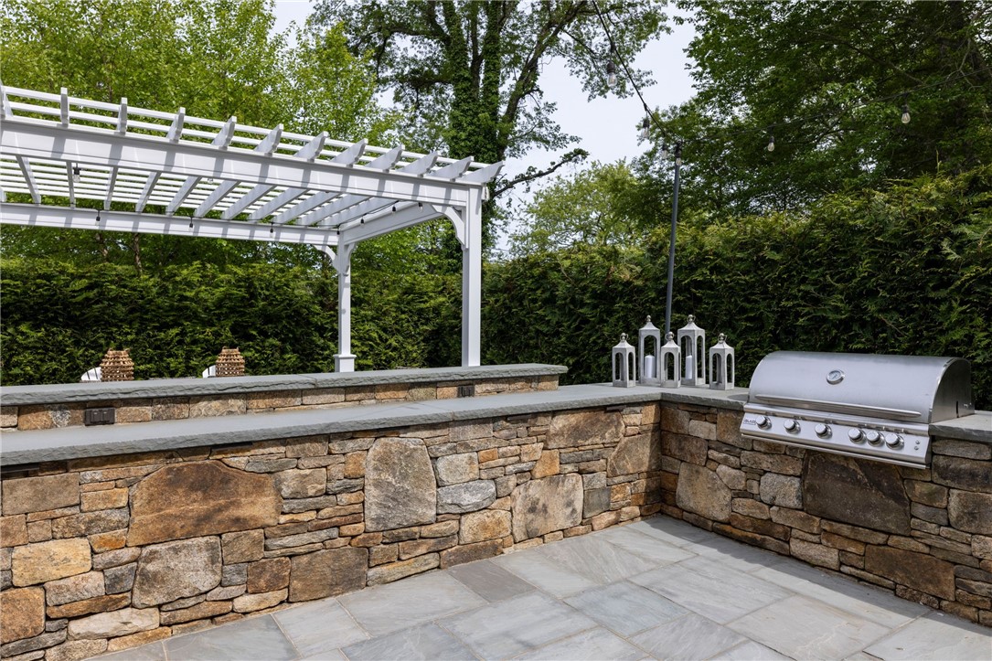 69 Verdi Road Westerly, RI 02891 - Photo 5 of 49