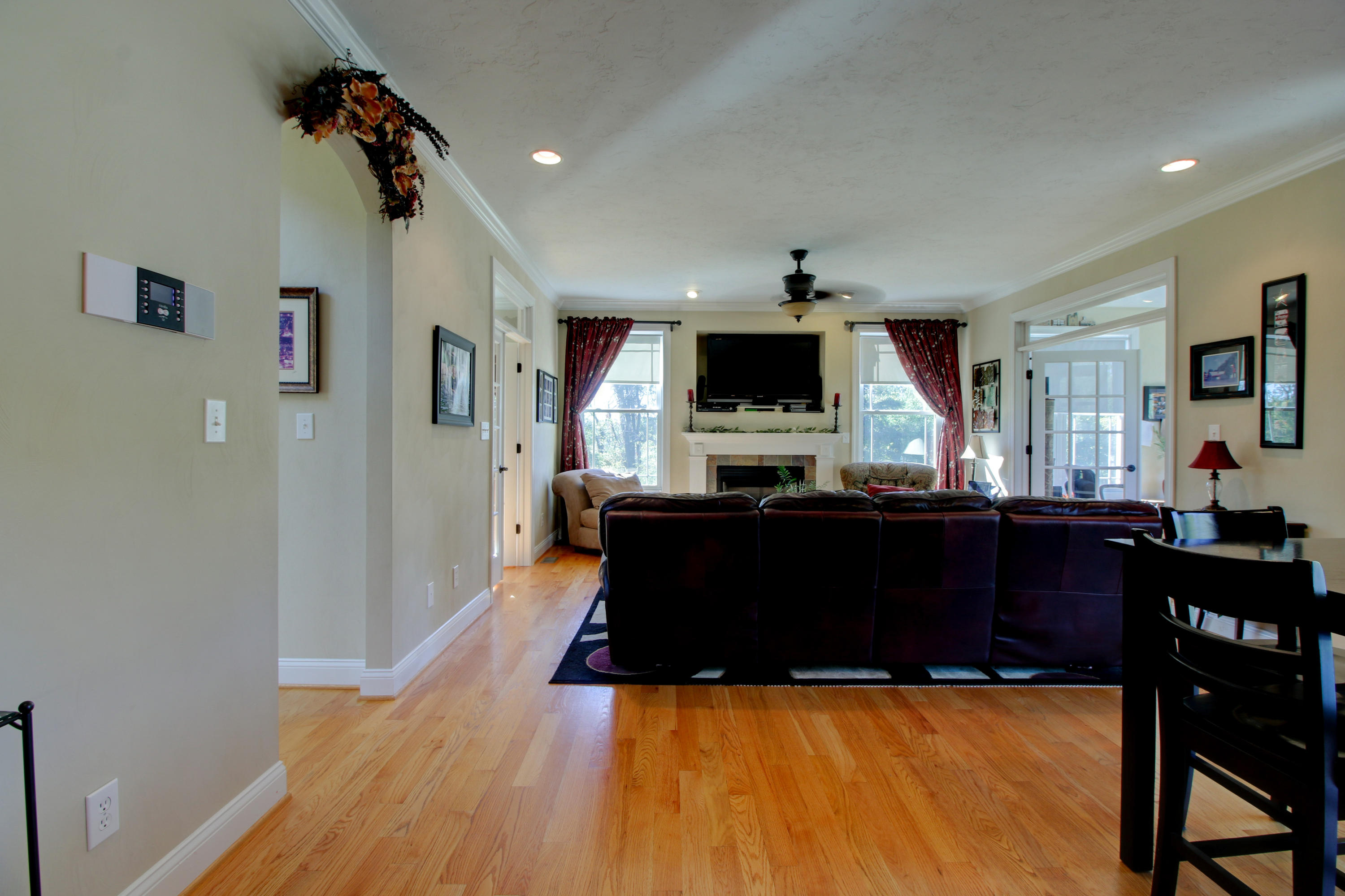 4025 Carson Road Roanoke, VA 24012 - Photo 12 of 53 Lots of natural light