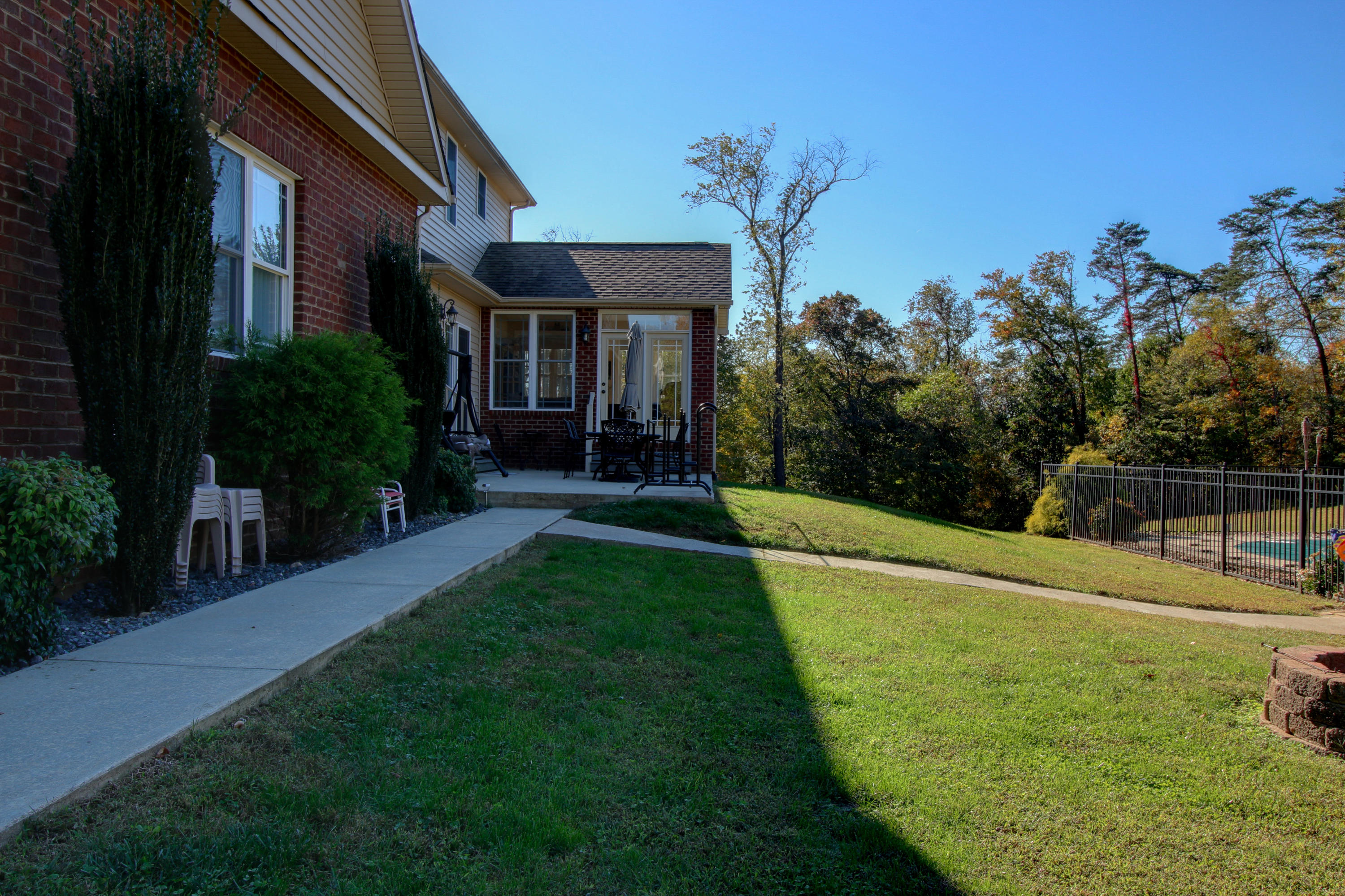 4025 Carson Road Roanoke, VA 24012 - Photo 49 of 53 Sunroom-Patio view