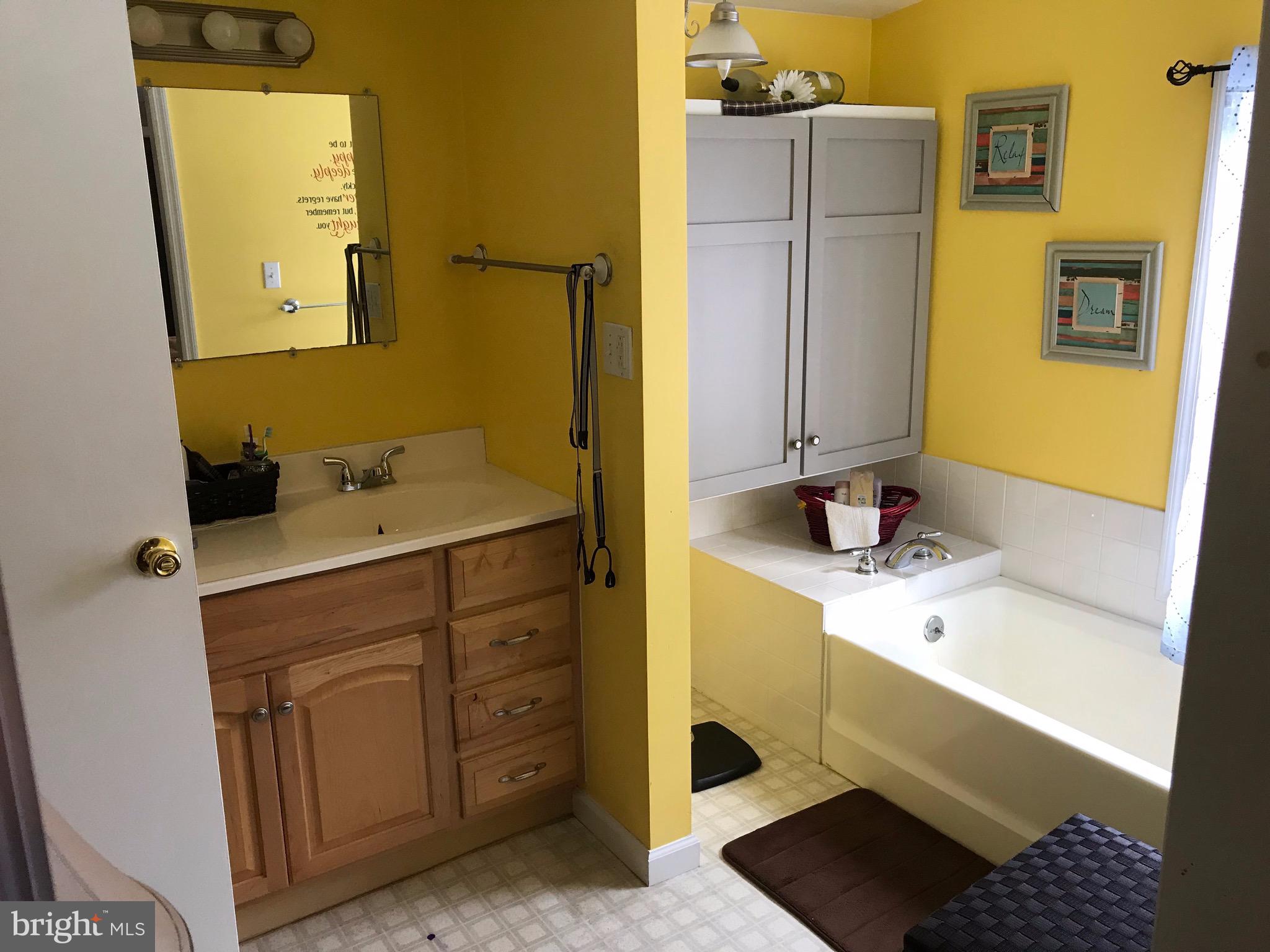 706 Georgetown Road Ronks, PA 17572 - Photo 7 of 10 Bath 1