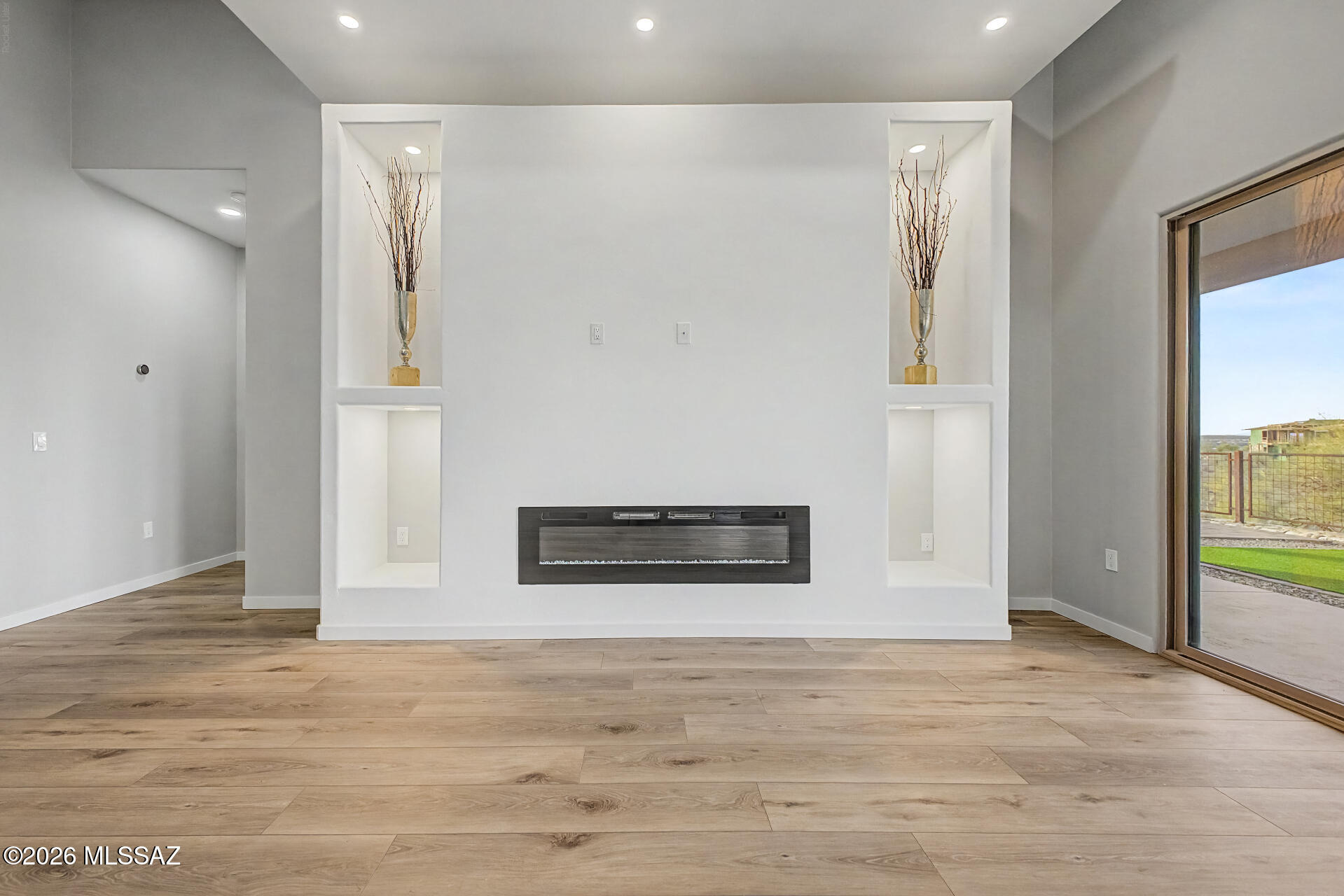 2399 Della Roccia Court Tucson, AZ 85737 - Photo 7 of 34 a view of a livingroom with an empty space