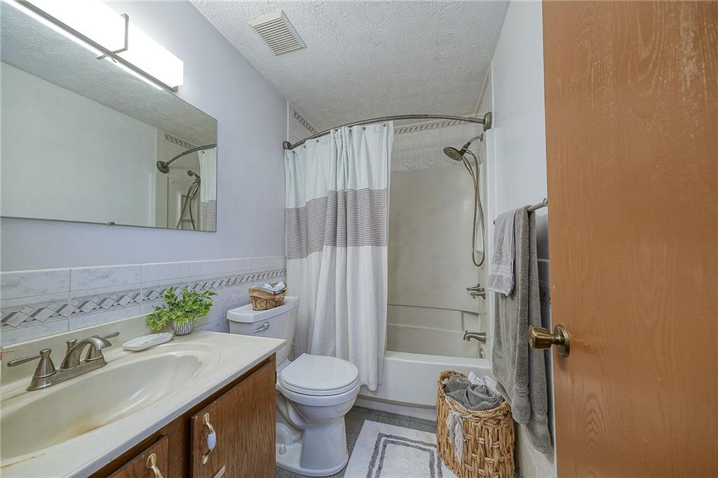 1104 Old Farm Road Lawrence, PA 15055 - Photo 16 of 29 Gallery Image 16
