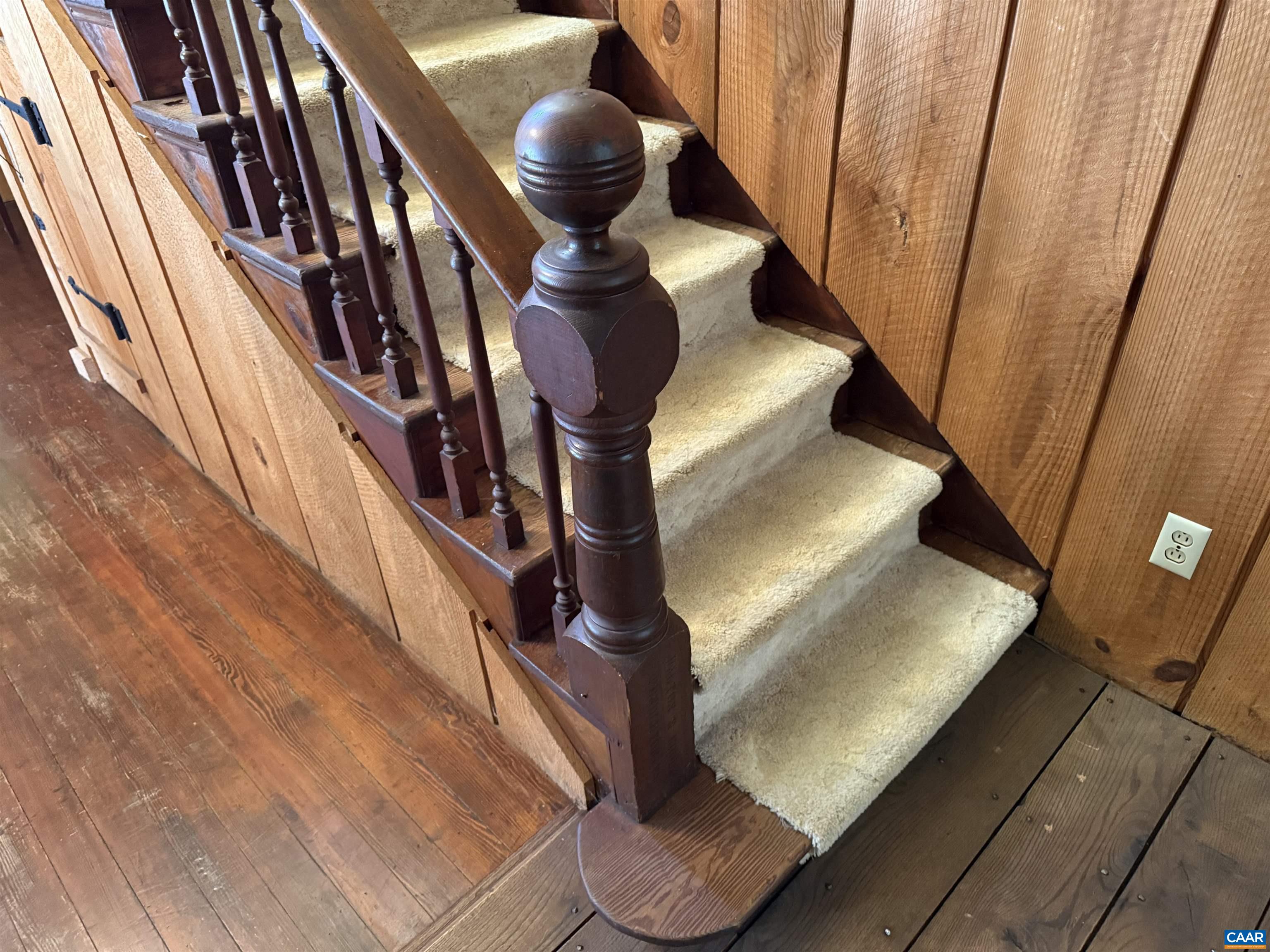 5609 New Line Road Gum Spring, VA 23065 - Photo 18 of 61 Lovley Stairs