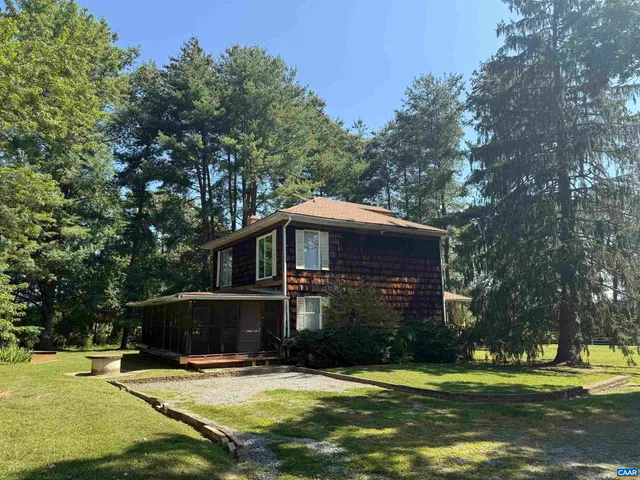 a view of a house with a yard and plants