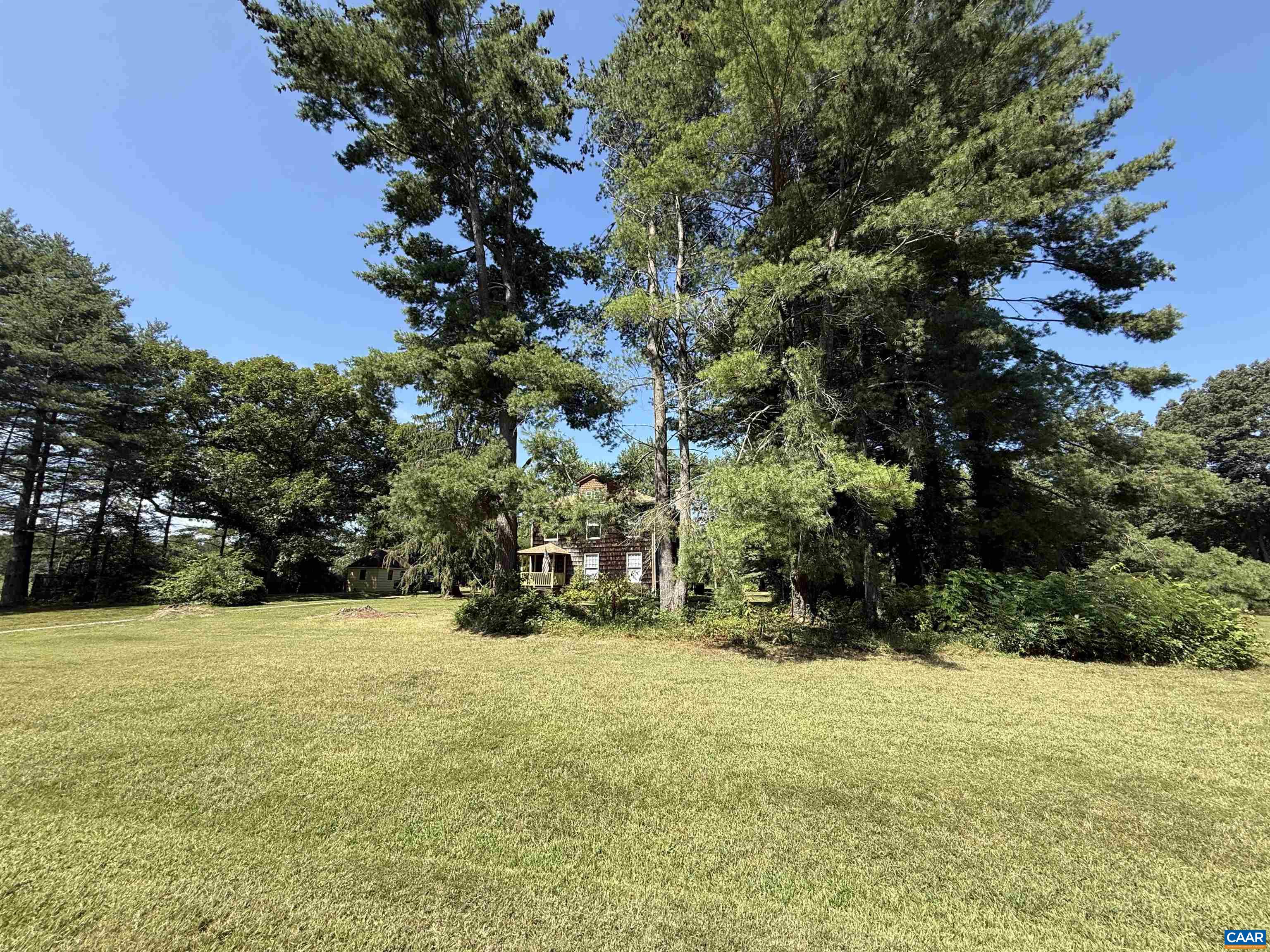 5609 New Line Road Gum Spring, VA 23065 - Photo 54 of 61 a view of outdoor space with garden