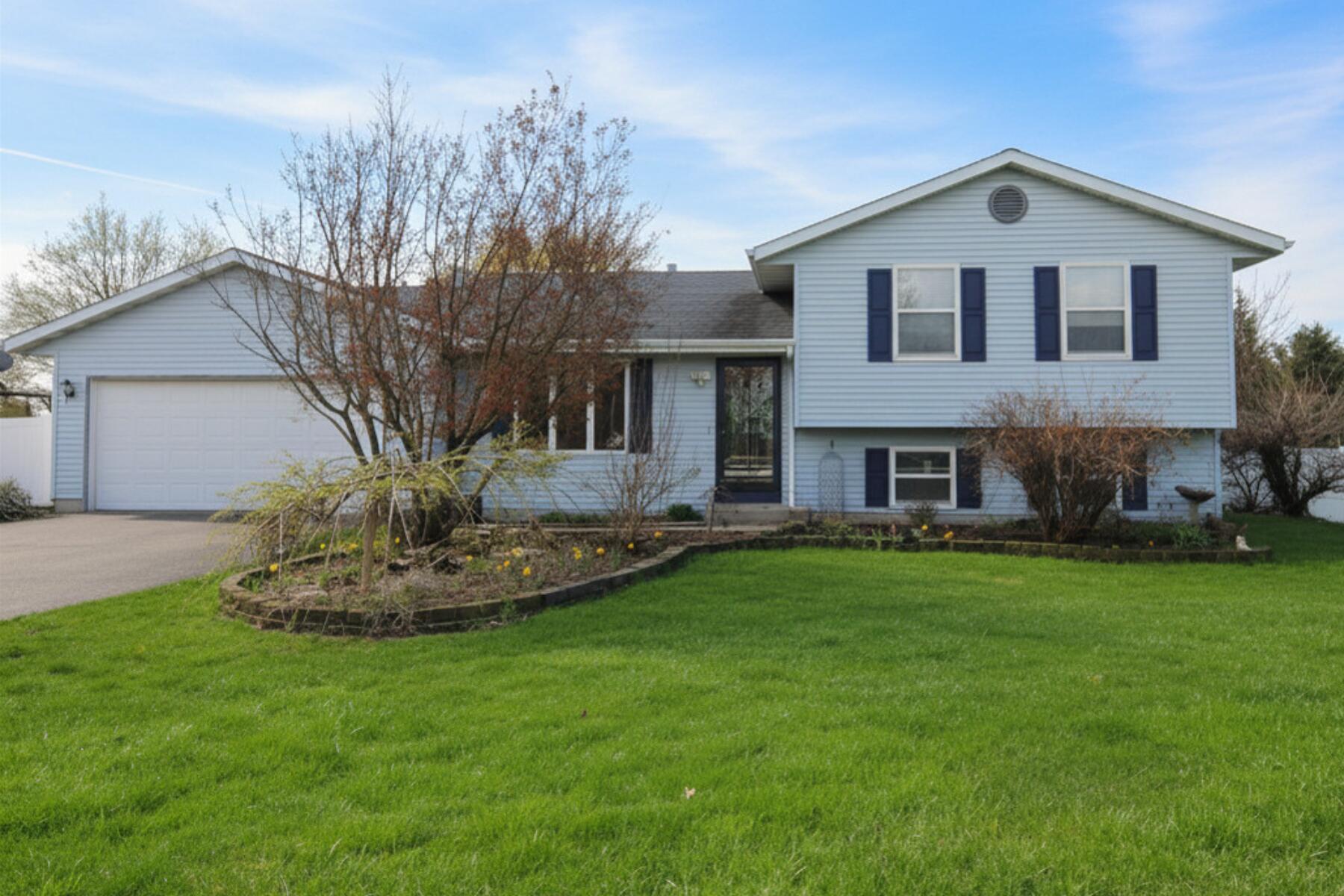 304 Aspen Ct Delavan_Exterior Front