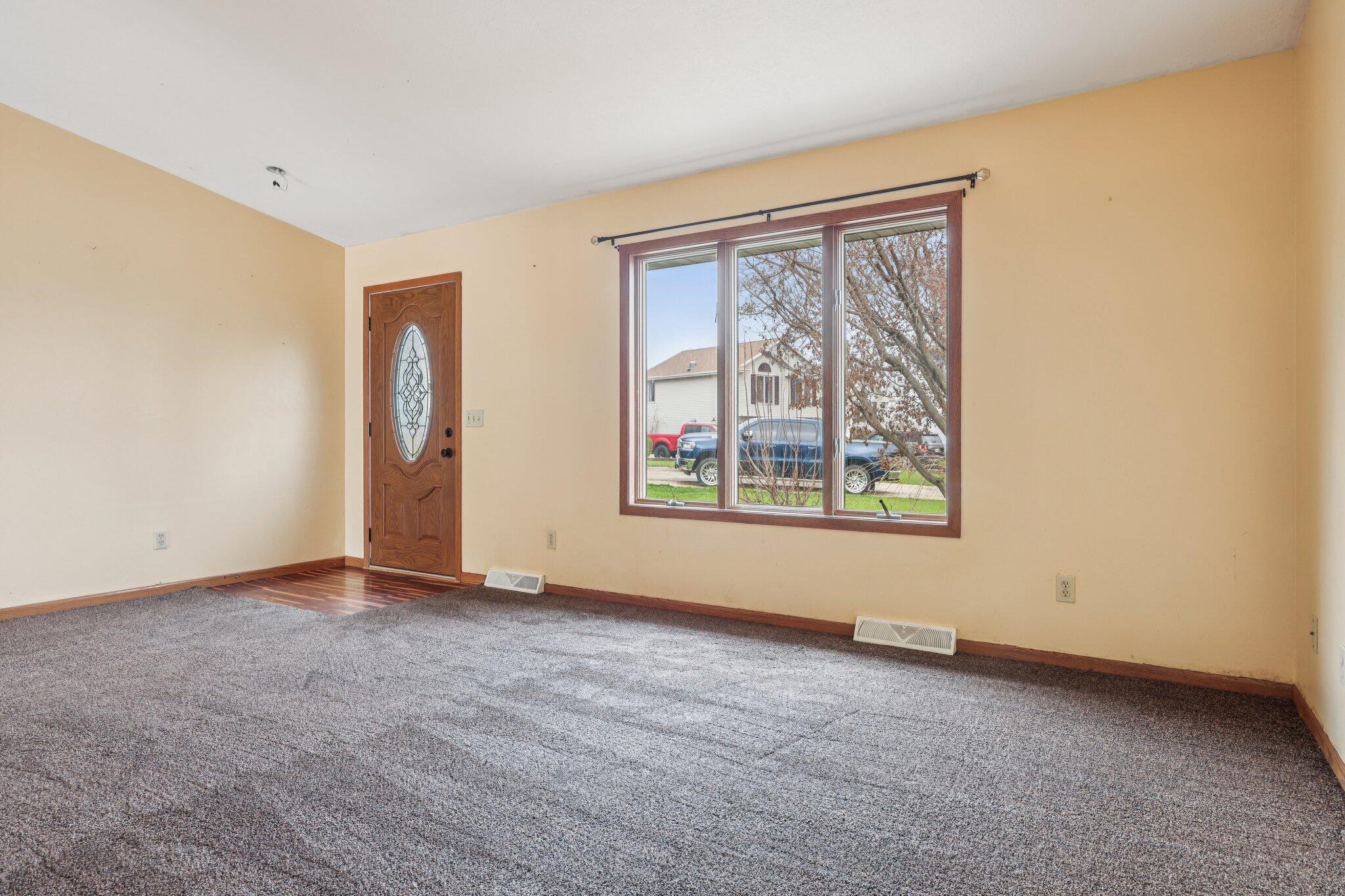 304 Aspen Court Delavan, WI 53115 - Photo 22 of 35 Main Floor Living Room_vaulted ceiling