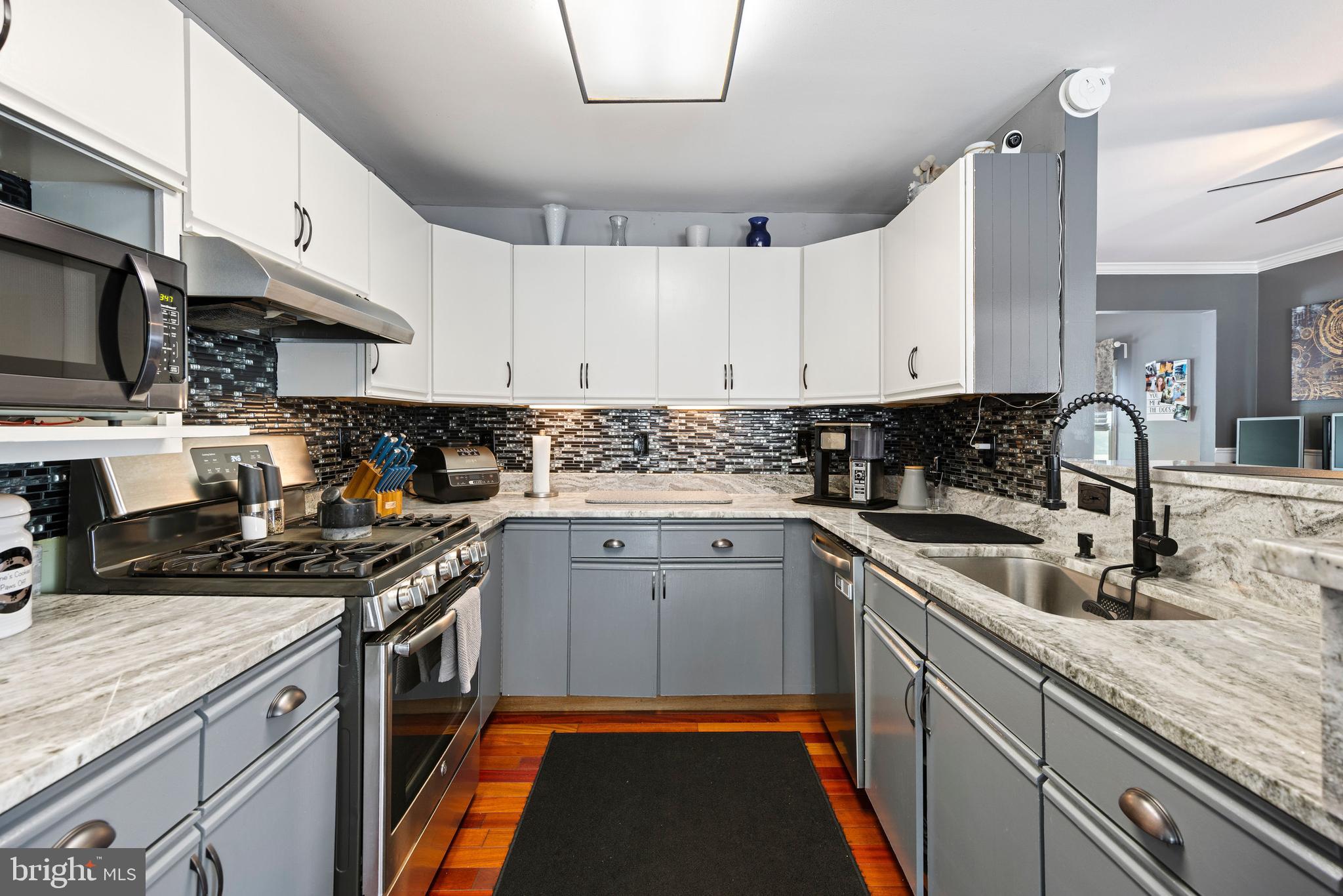 8169 Park Haven Road Baltimore, MD 21222 - Photo 3 of 32 Brand new granite countertops & backsplash