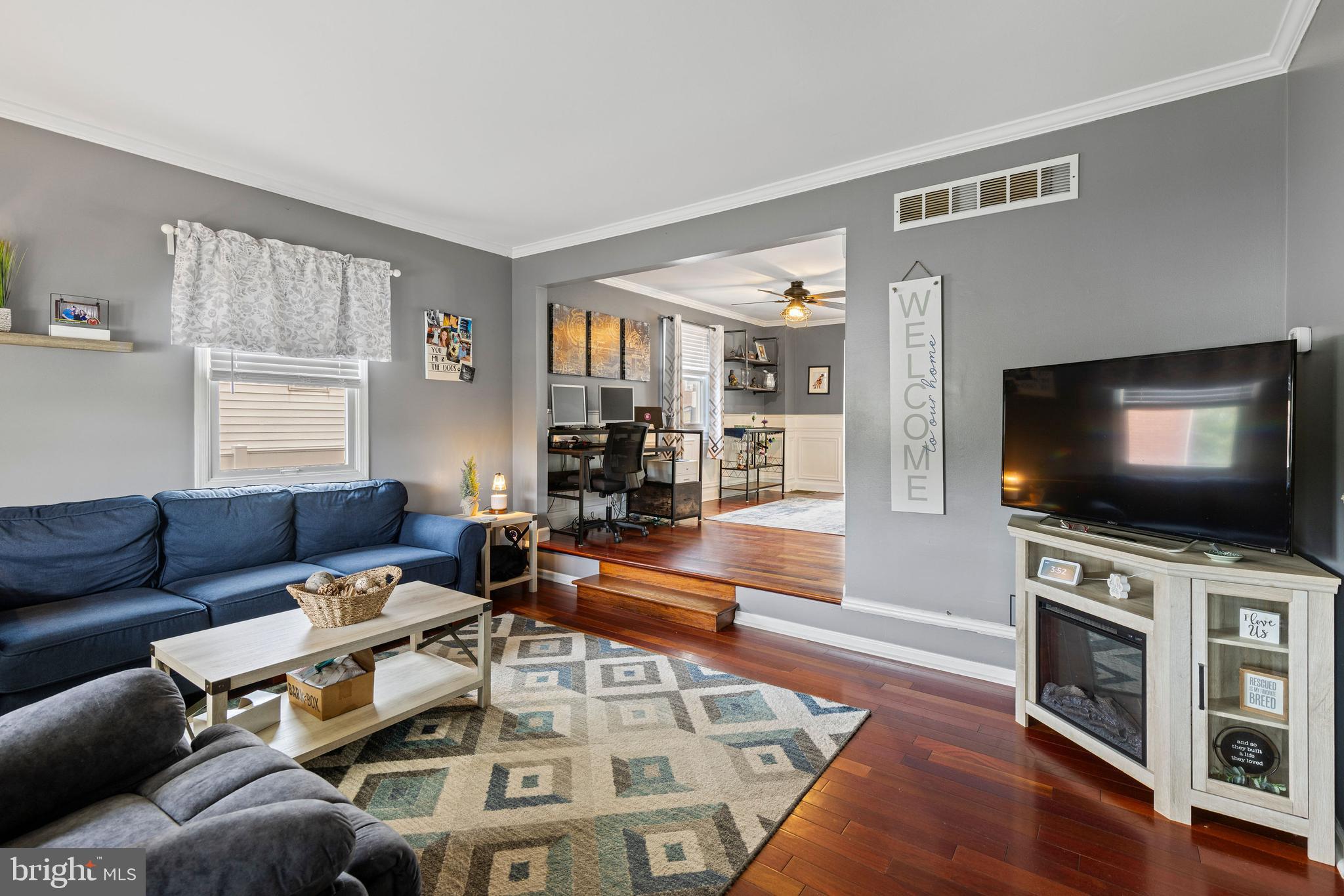 8169 Park Haven Road Baltimore, MD 21222 - Photo 5 of 32 Living room with office nook