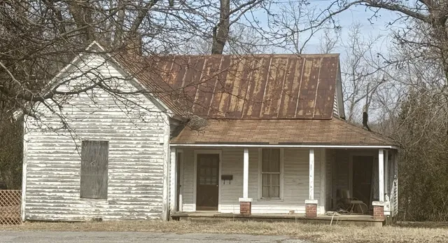 $160,000 | 437 West Main Street, Waverly, TN 37185