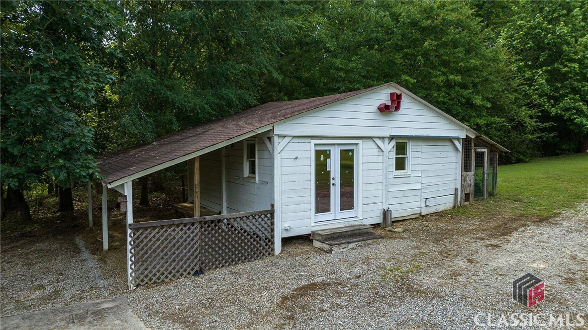 1628 Elberton Road Lexington, GA 30648 - Photo 32 of 52 little workshop with chicken coup