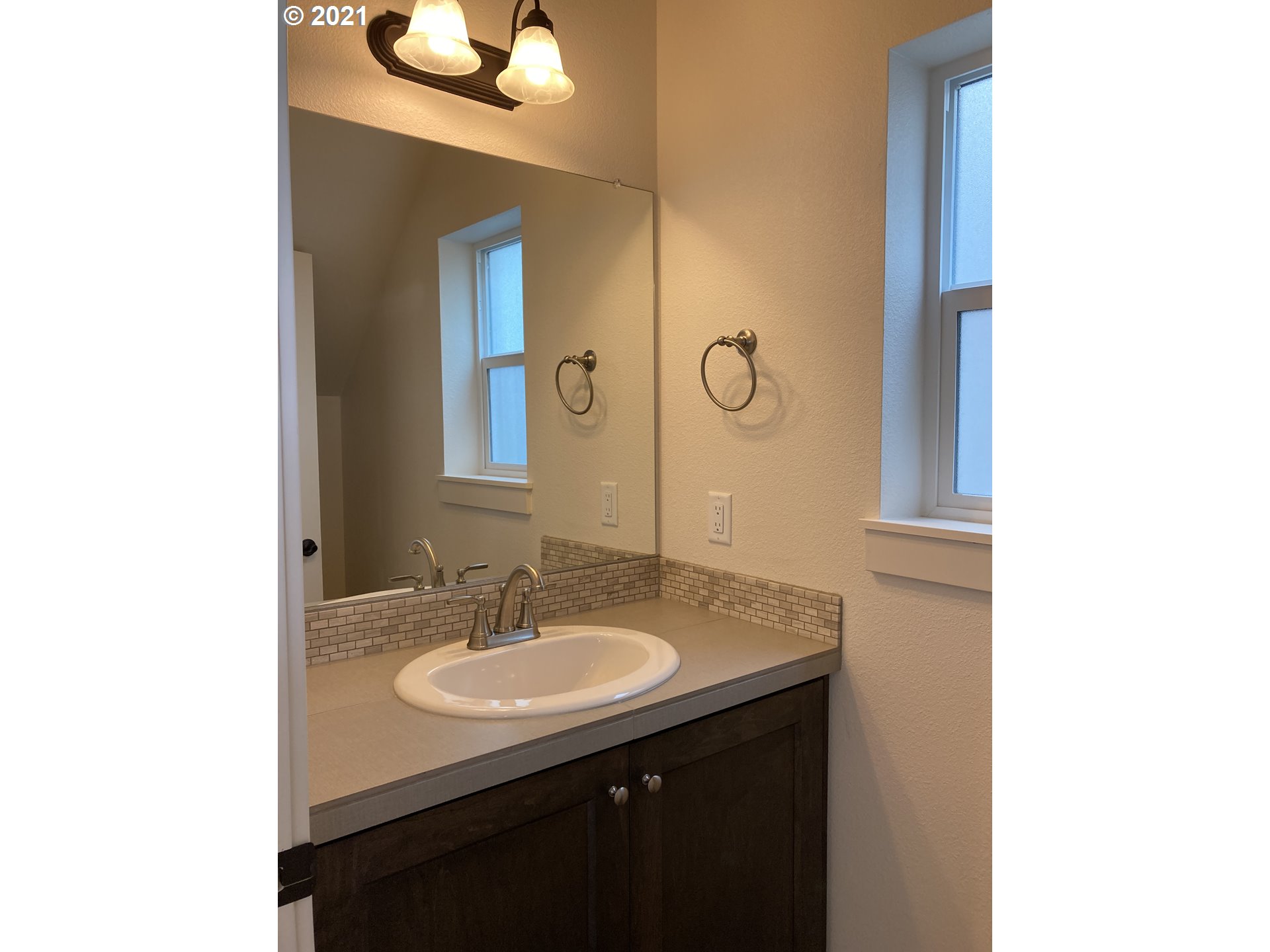 7113 South 11th Street Ridgefield, WA 98642 - Photo 4 of 7 a sink and a mirror