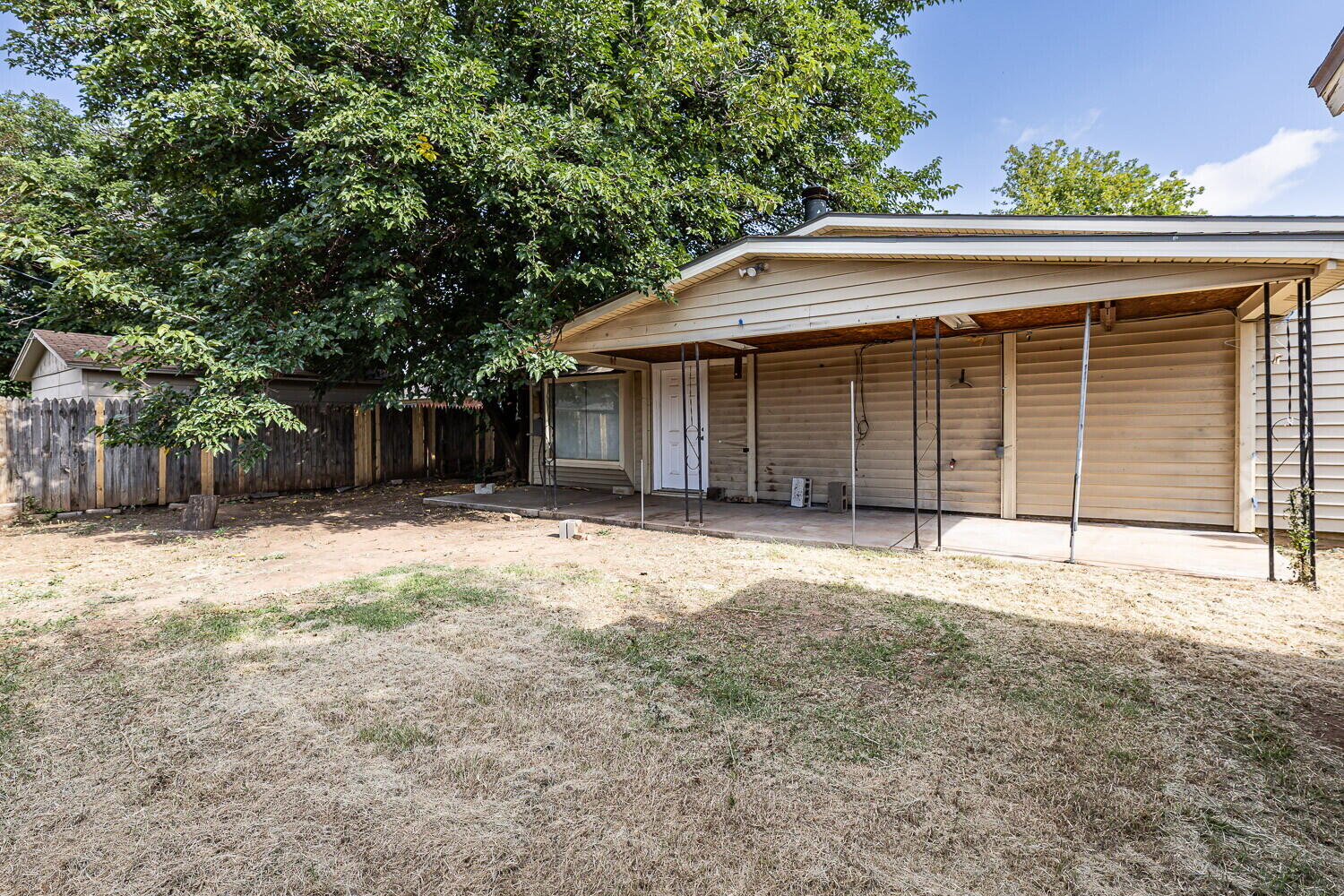 5517 16th Place Lubbock, TX 79416 - Photo 22 of 23 a house with a outdoor space