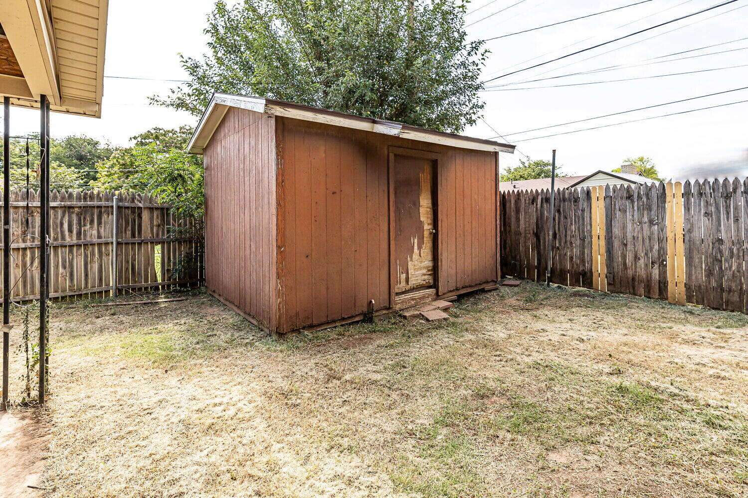 5517 16th Place Lubbock, TX 79416 - Photo 23 of 23 a backyard of a house