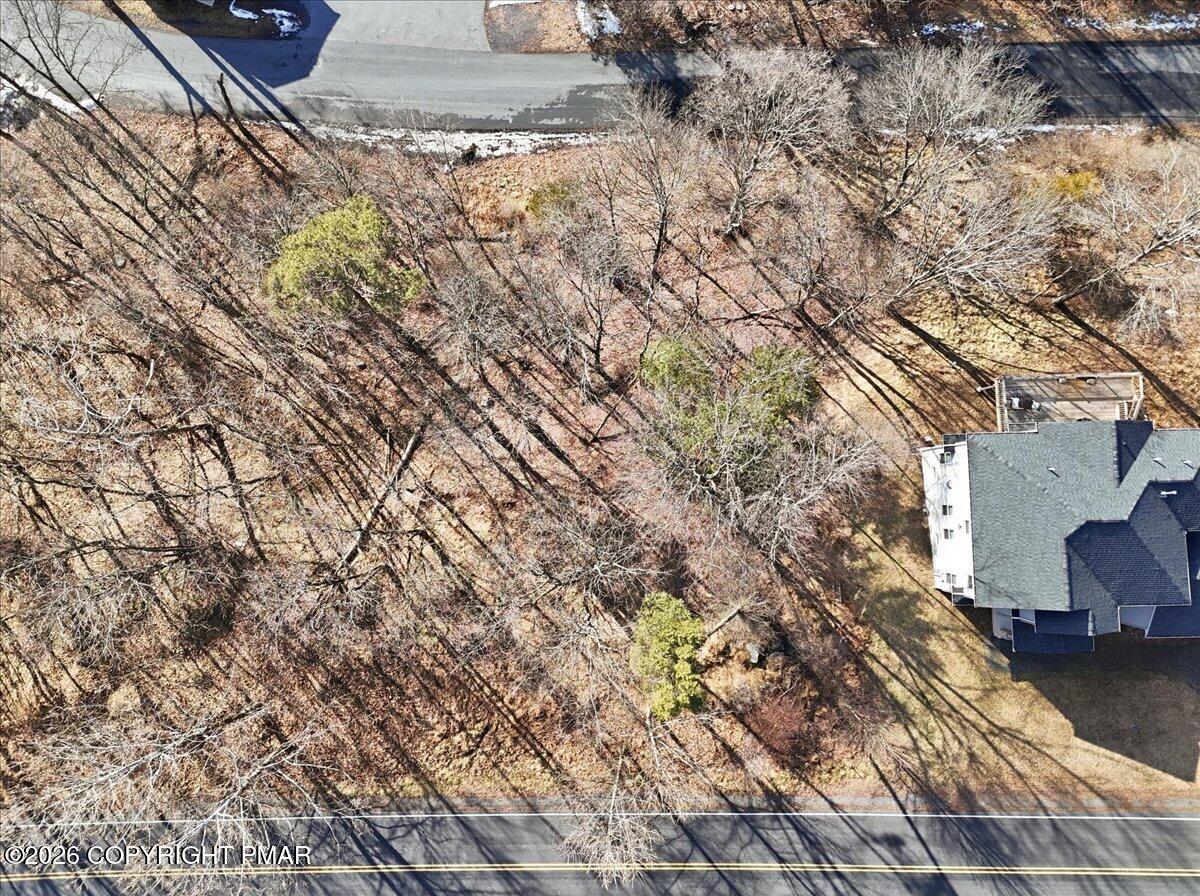 102 Edgemont Road Stroudsburg, PA 18360 - Photo 6 of 18 a backyard of a house