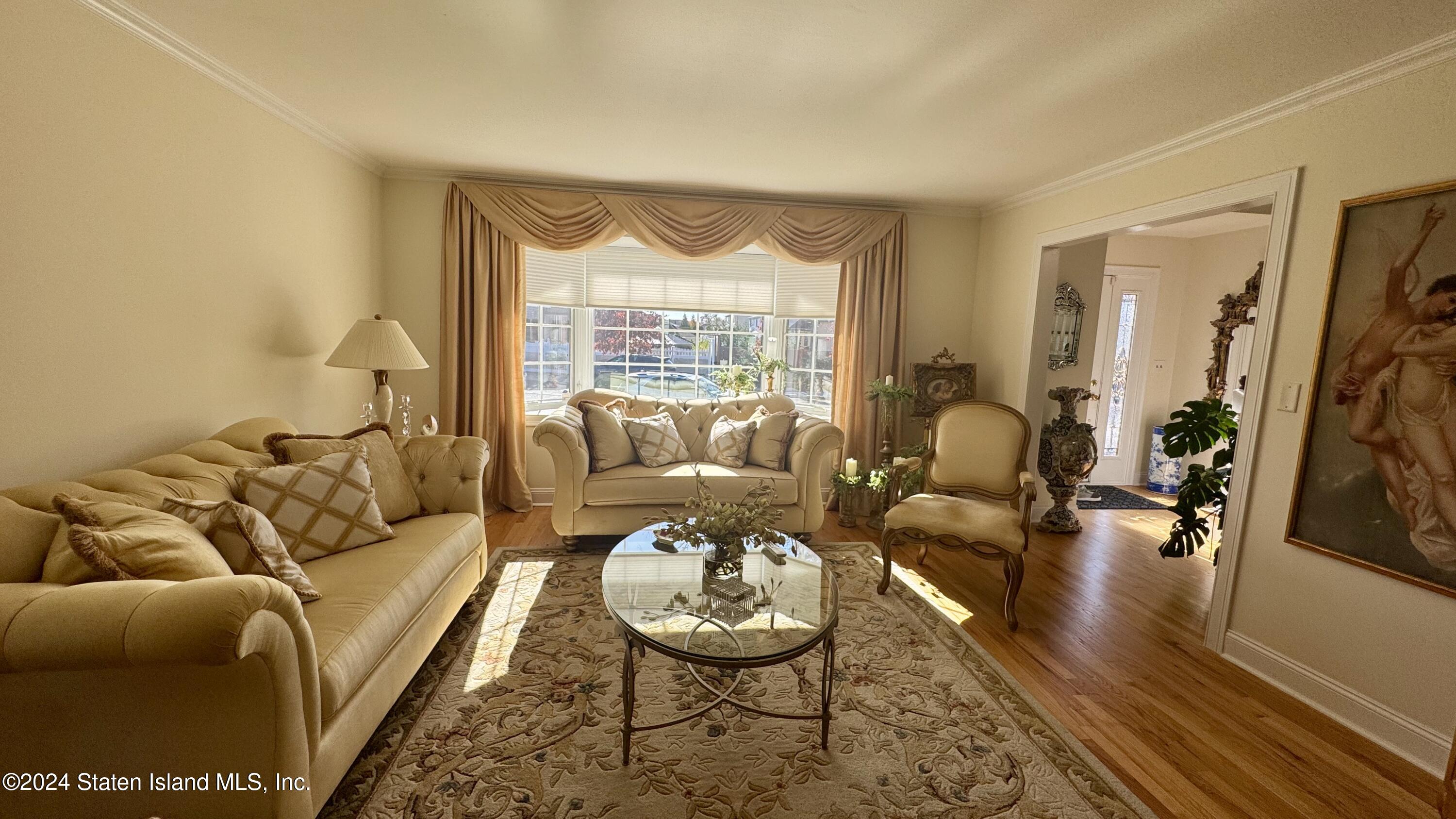 35 Ely Avenue Staten Island, NY 10312 - Photo 19 of 37 livingroom