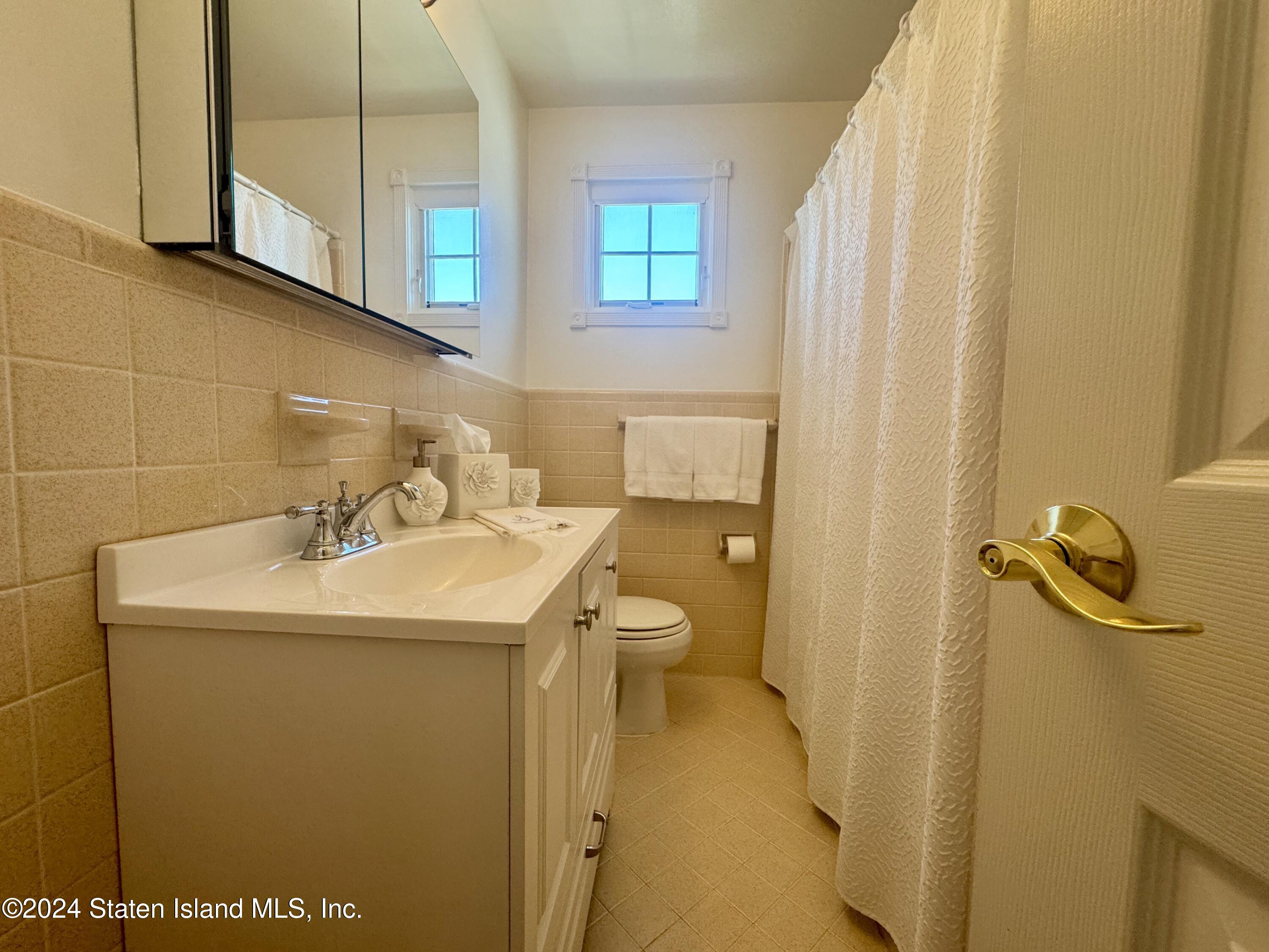 35 Ely Avenue Staten Island, NY 10312 - Photo 22 of 37 full Bathroom 2nd floor