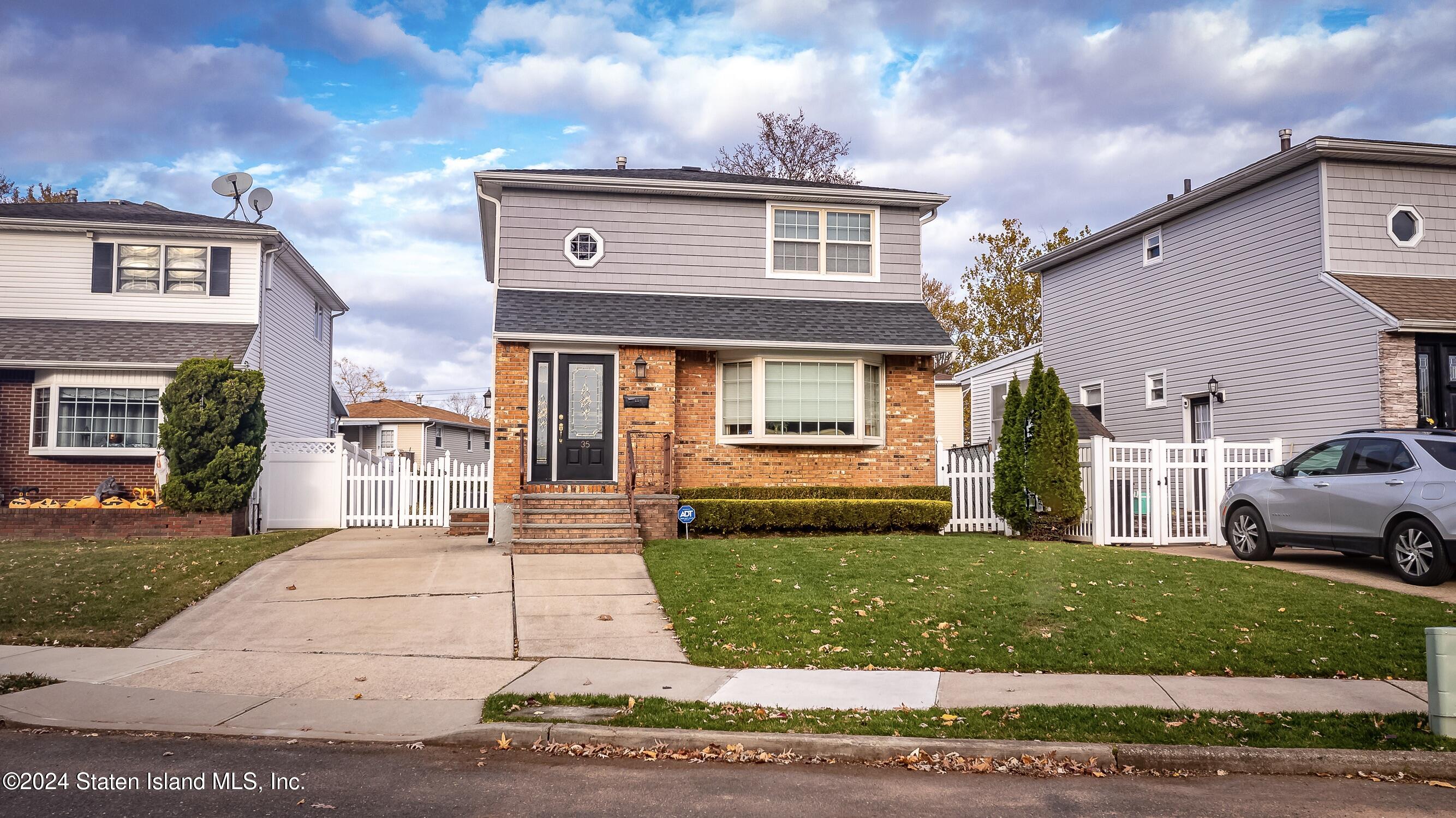 35 Ely Avenue Staten Island, NY 10312 - Photo 3 of 37 35 Ely Ave 10312