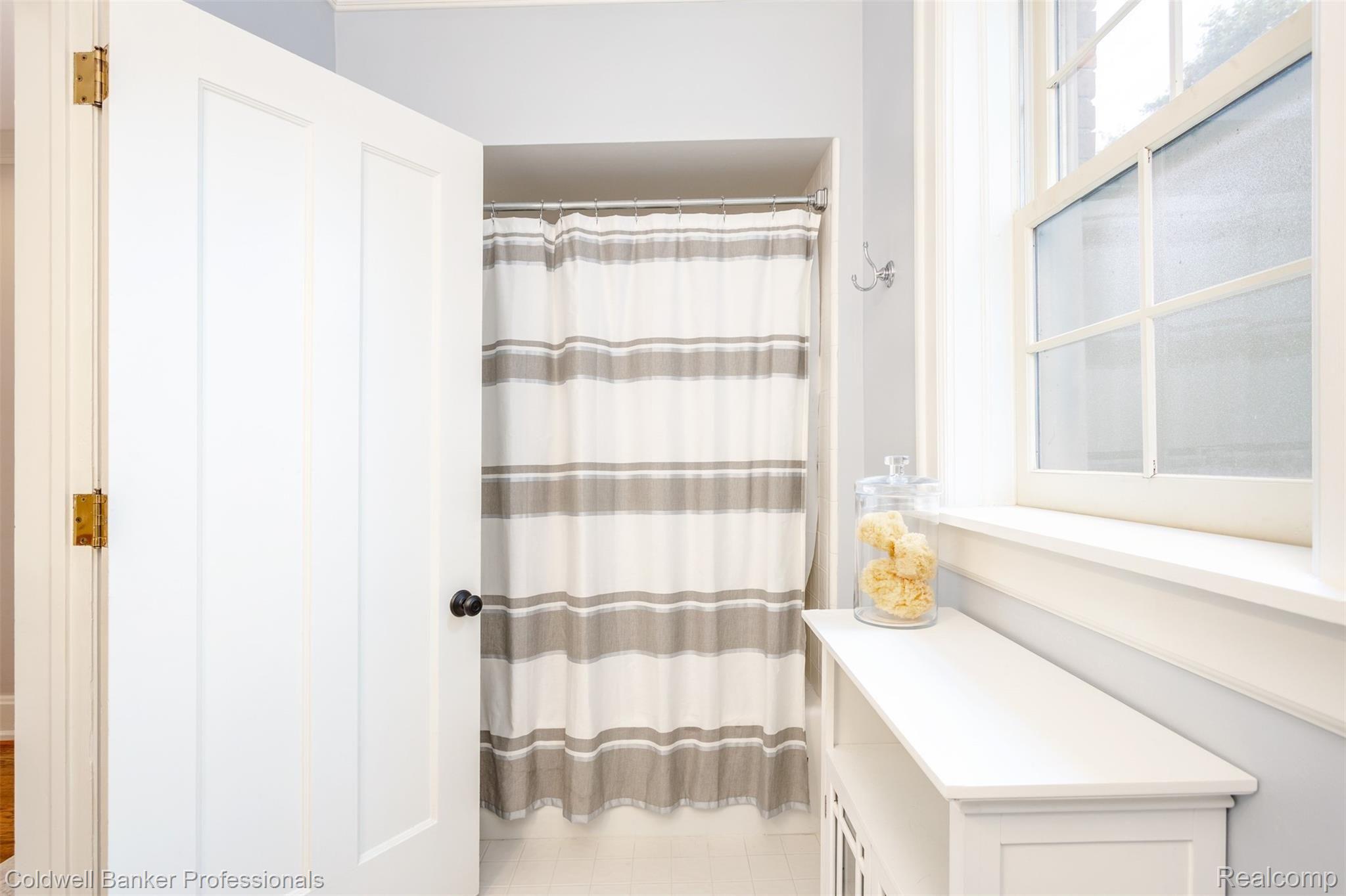1142 Harvard Road Grosse Pointe, MI 48230 - Photo 29 of 54 1142 Harvard S028.jpg
