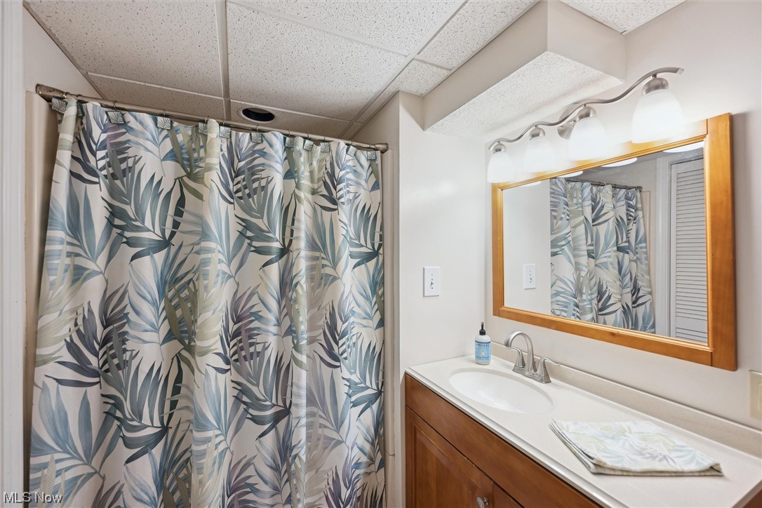 29017 Ridge Road Wickliffe, OH 44092 - Photo 27 of 35 Full Bathroom