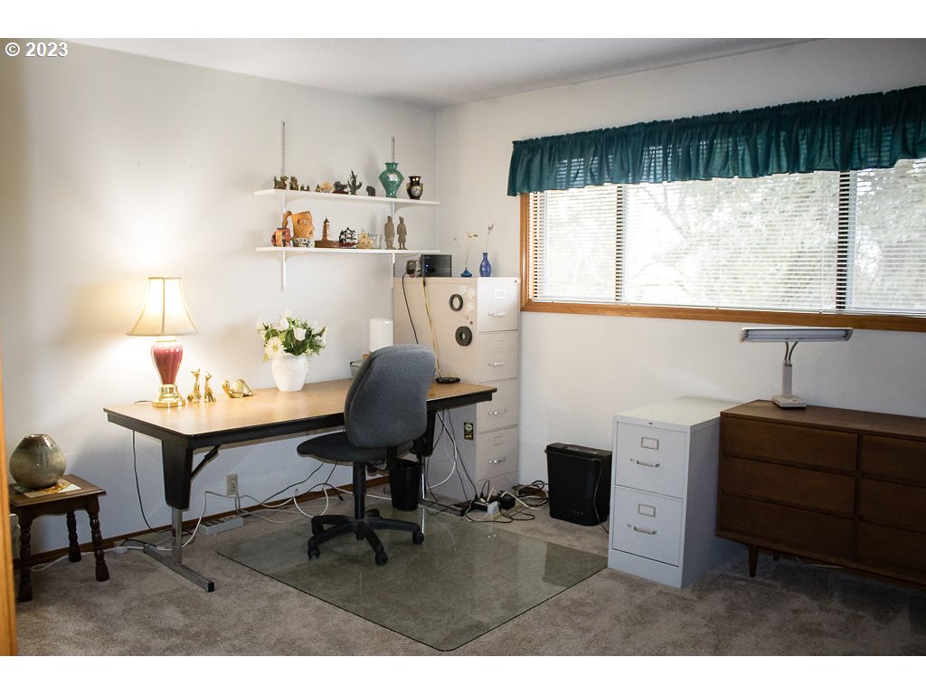 7208 Southeast Hogan Road Gresham, OR 97080 - Photo 13 of 29 Gallery Image 13