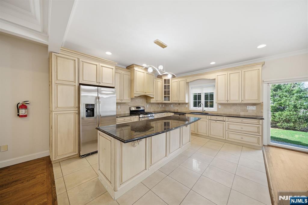 47 Sunset Lane, Unit B Tenafly, NJ 07670 - Photo 16 of 50