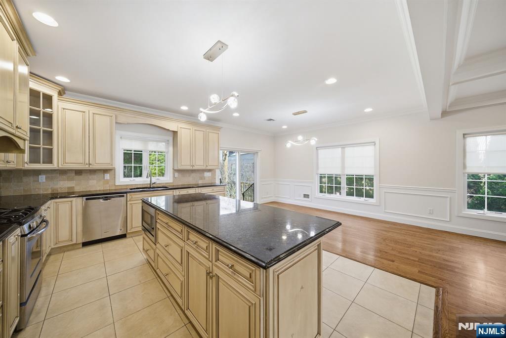 47 Sunset Lane, Unit B Tenafly, NJ 07670 - Photo 17 of 50