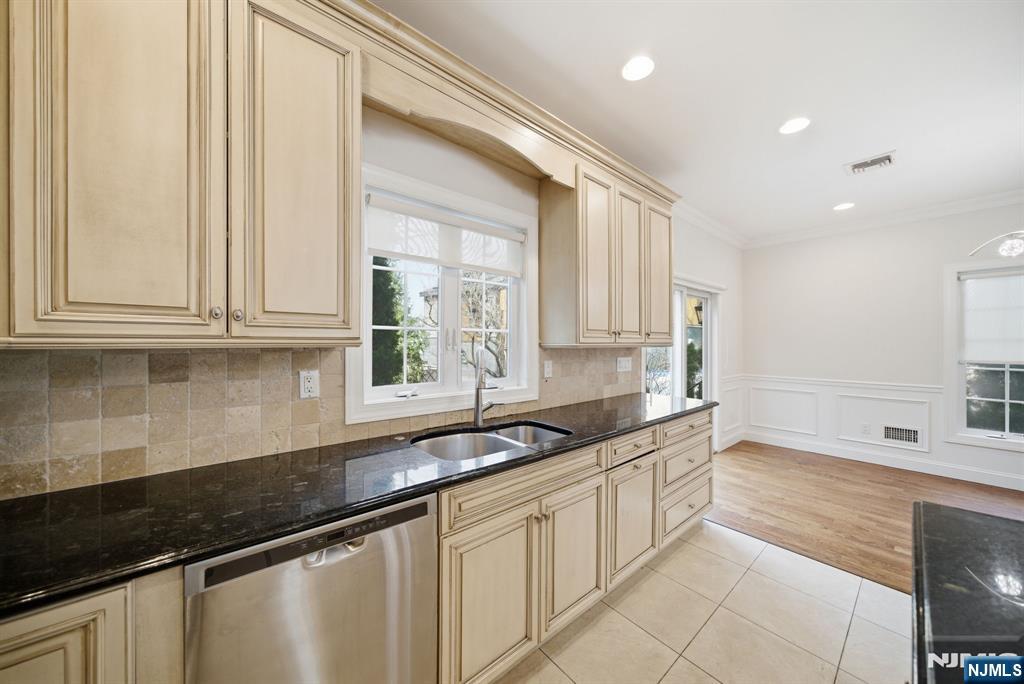 47 Sunset Lane, Unit B Tenafly, NJ 07670 - Photo 19 of 50