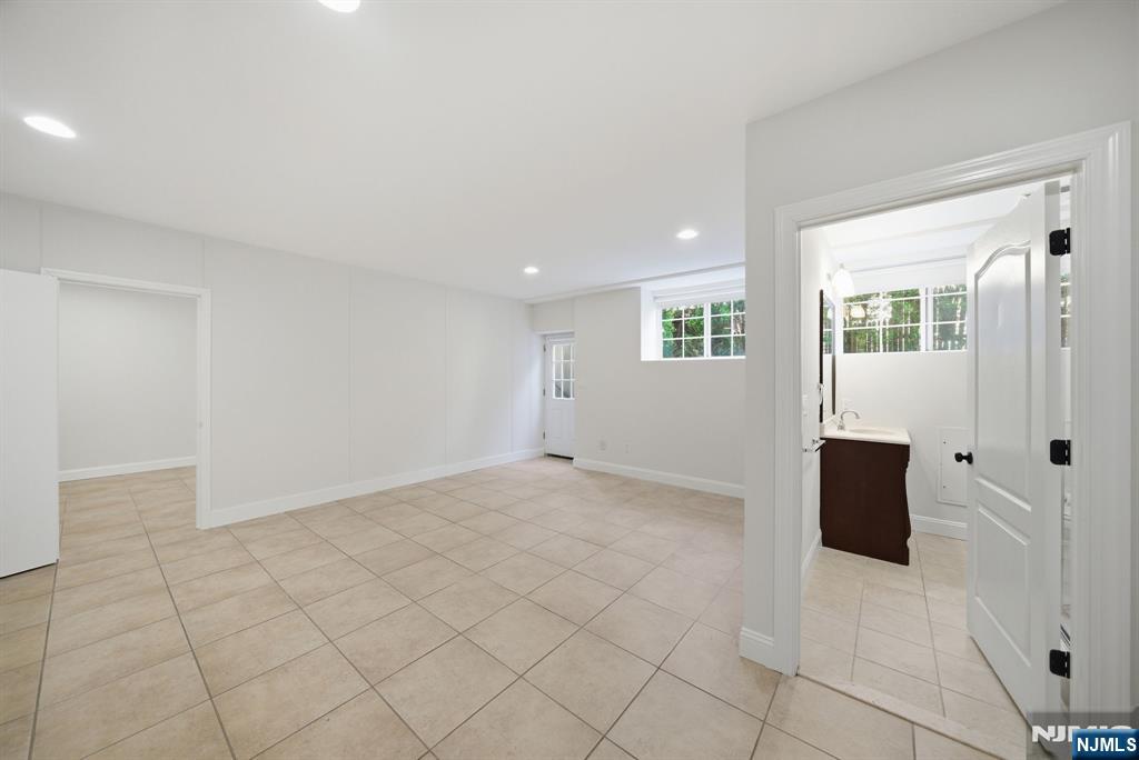 47 Sunset Lane, Unit B Tenafly, NJ 07670 - Photo 37 of 50