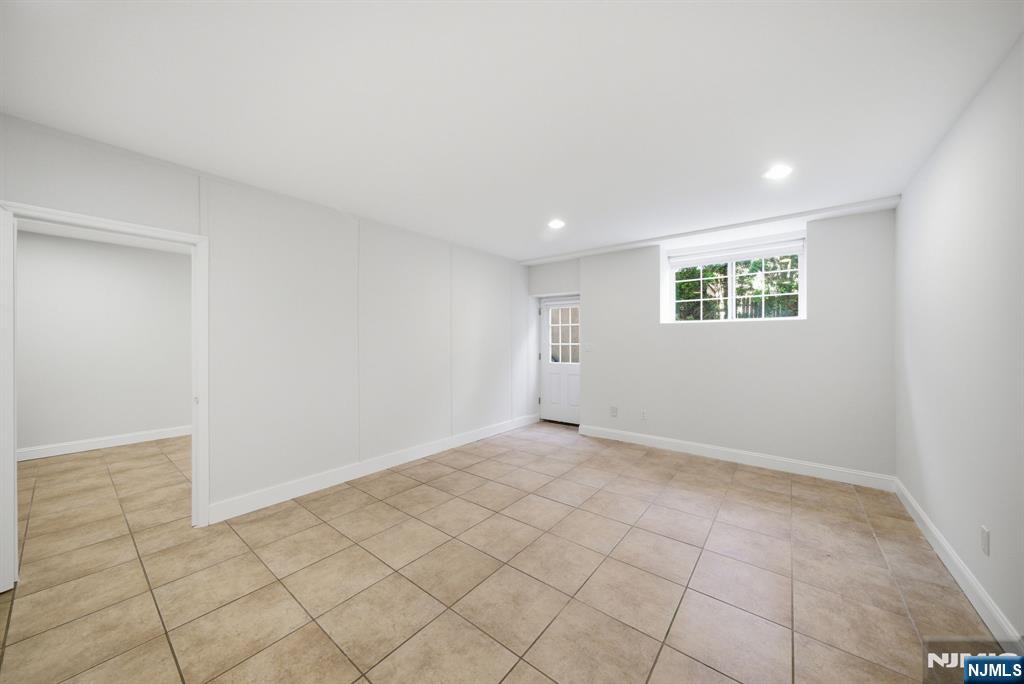 47 Sunset Lane, Unit B Tenafly, NJ 07670 - Photo 38 of 50