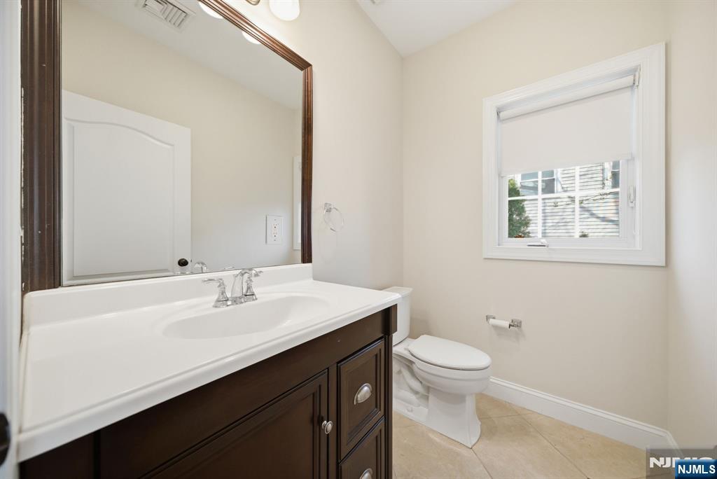 47 Sunset Lane, Unit B Tenafly, NJ 07670 - Photo 8 of 50