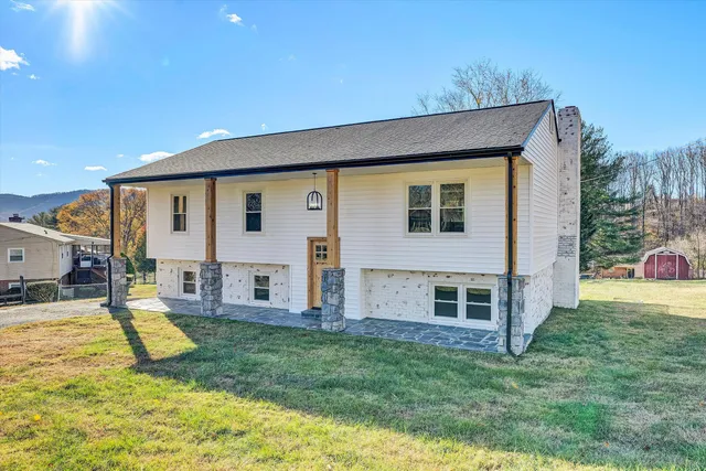 $429,950 | 227 Hunters Trail, Troutville, VA 24175