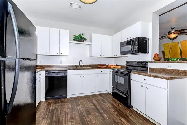 $970 | 7120-7011 Village Way, Unit 923, Houston, TX 77087