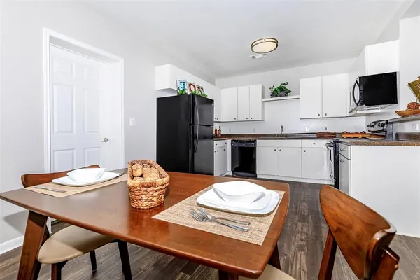 $970 | 7120-7011 Village Way, Unit 923, Houston, TX 77087