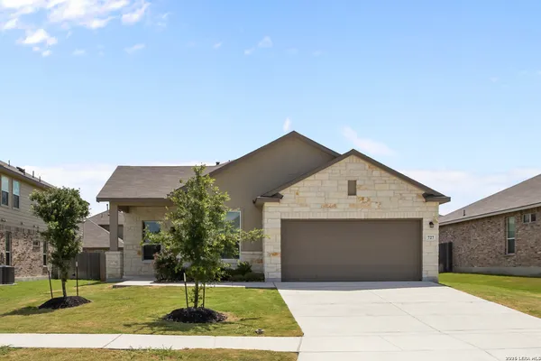 $365,000 | 727 Rushing Banks, Cibolo, TX 78108