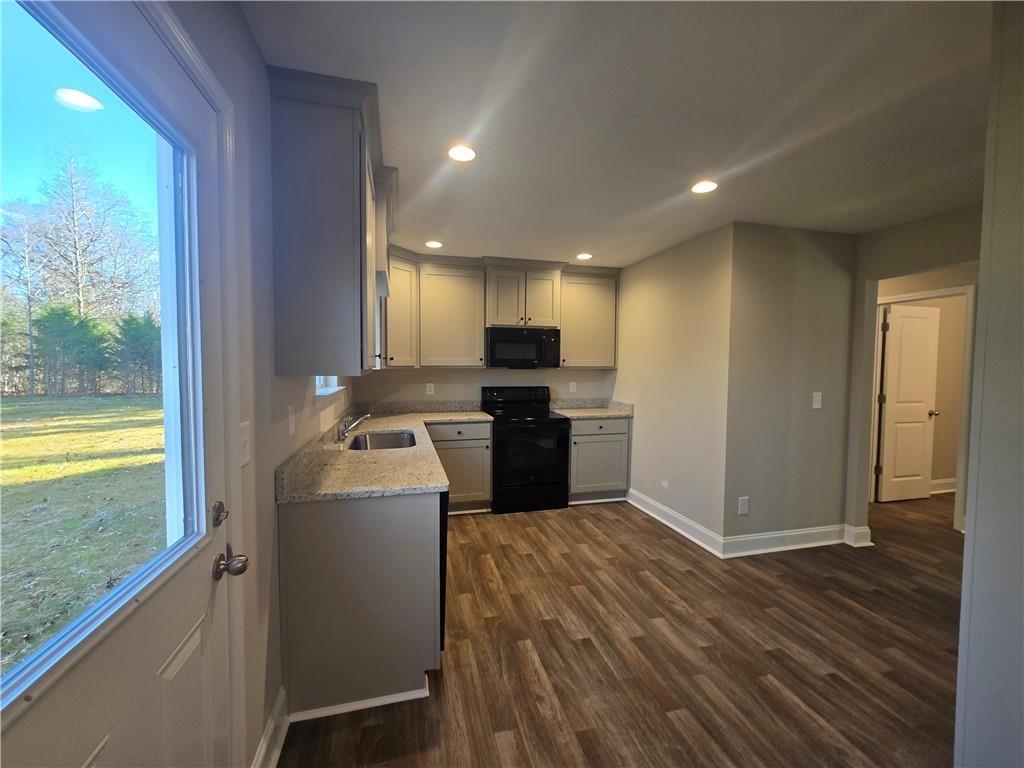 2970 Cannon Bridge Road Demorest, GA 30535 - Photo 12 of 36 a view of kitchen with stove and refrigerator