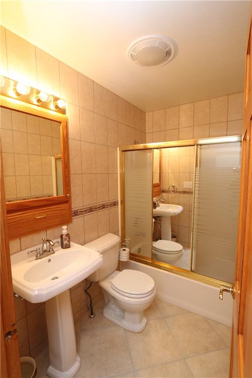 2143 Prospect Road Prospect, PA 16052 - Photo 11 of 25 Full Bathroom