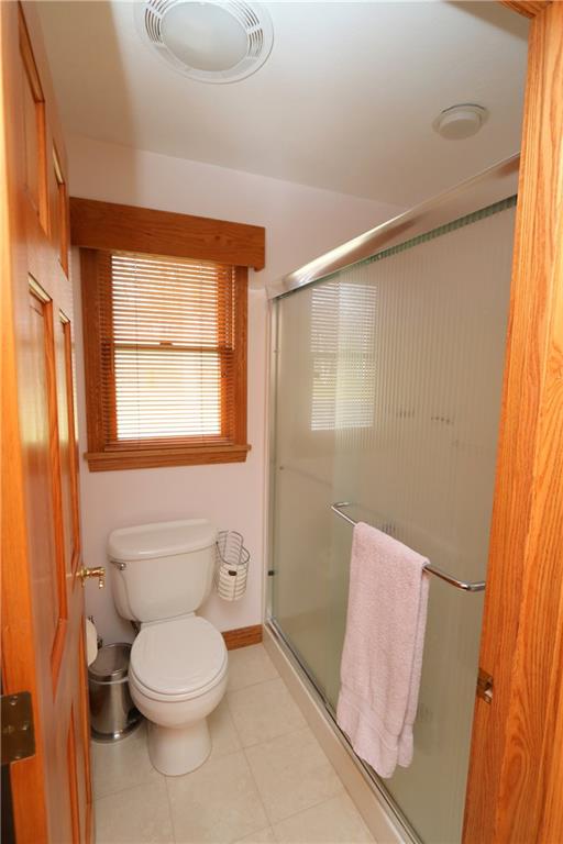 2143 Prospect Road Prospect, PA 16052 - Photo 9 of 25 Full Bathroom