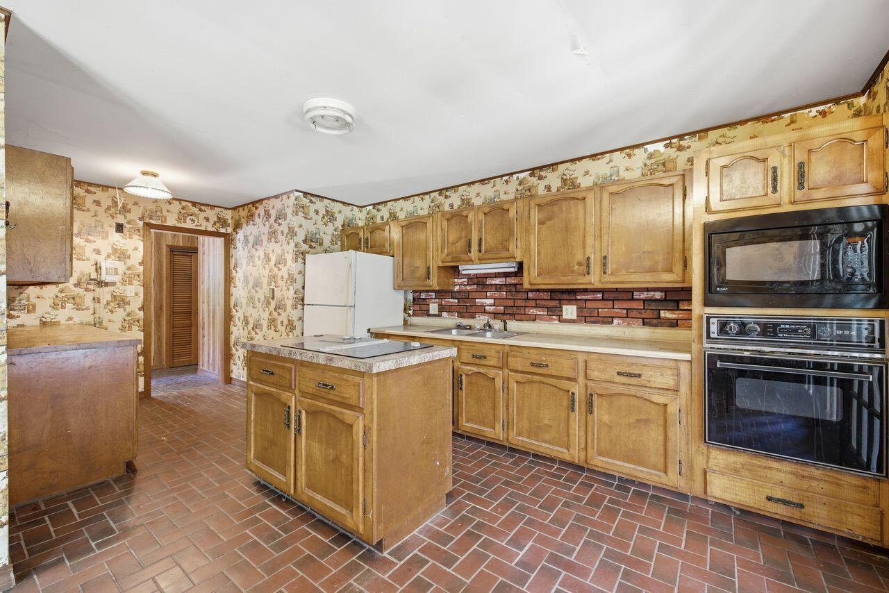 392 Foss Road Limerick, ME 04048 - Photo 9 of 55 Kitchen