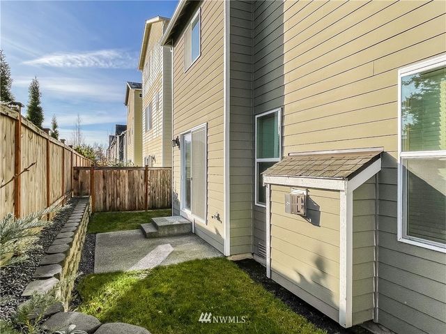 a view of a back yard of the house