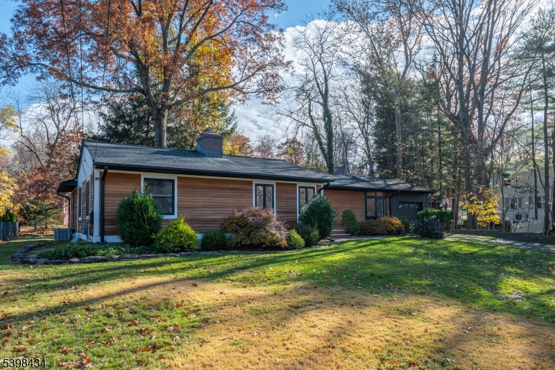 7 Oak Tree Lane Little Falls, NJ 07424 - Photo 4 of 46 front view of a house with a yard