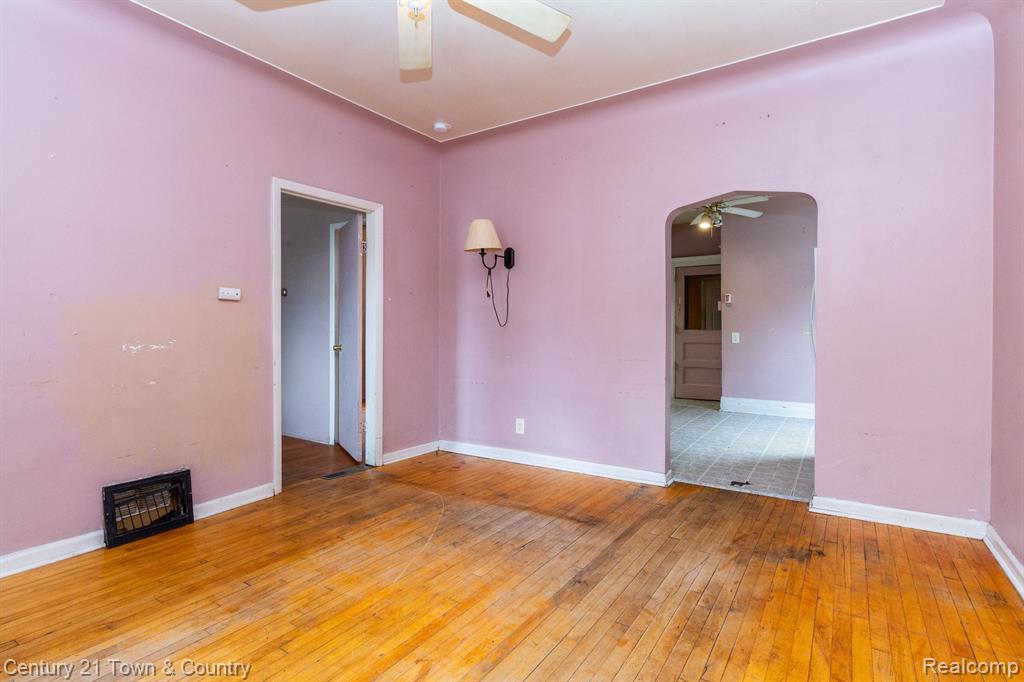 11684 Gallagher Street Hamtramck, MI 48212 - Photo 7 of 41