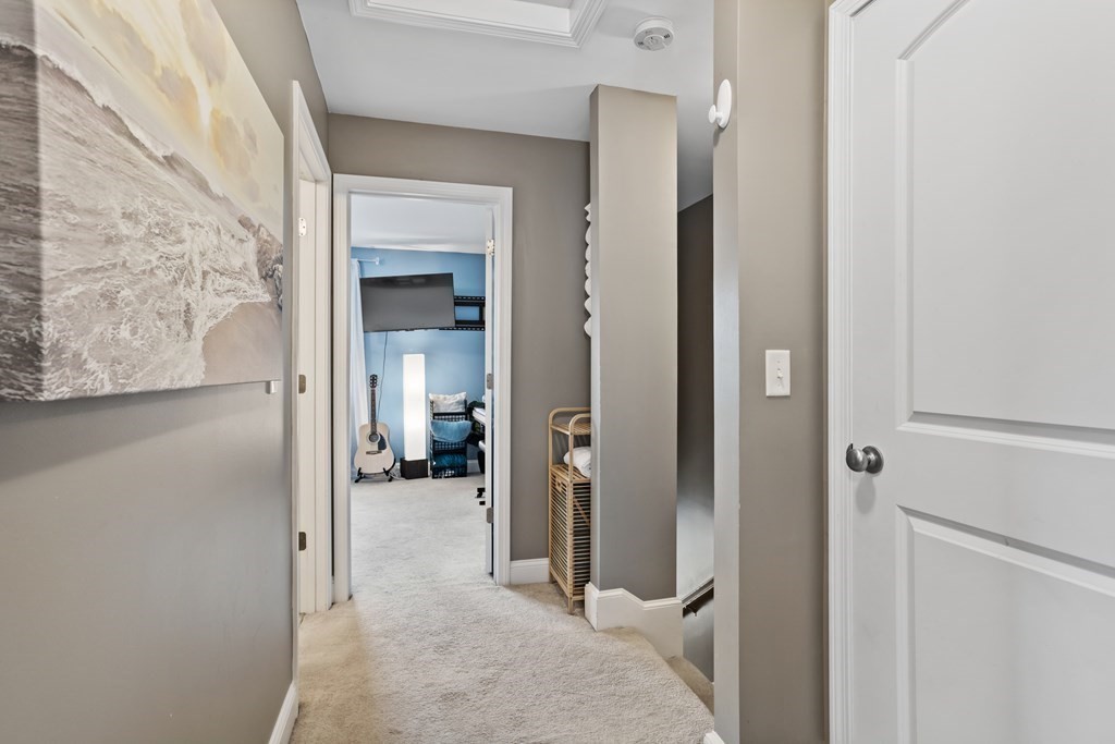 311 Littleton Road, Unit 20 Chelmsford, MA 01824 - Photo 26 of 35 a view of a livingroom from a hallway