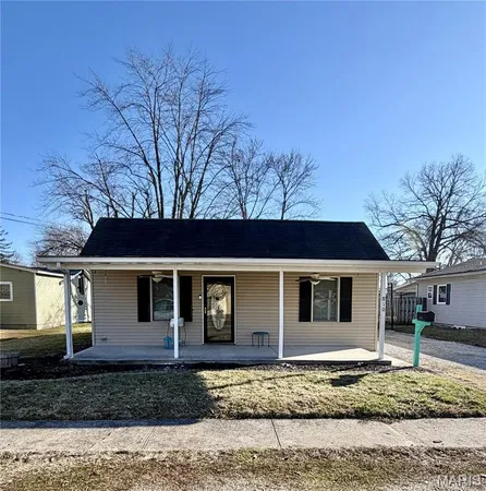 $114,900 | 810 West Mill Street, Staunton, IL 62088