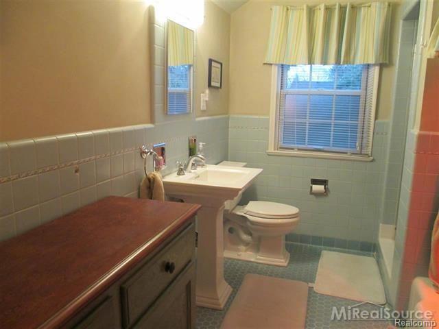 566 Pemberton Road Grosse Pointe, MI 48230 - Photo 15 of 25 20.jpg