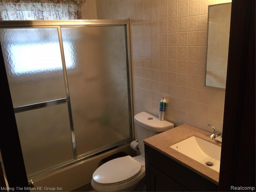 6757 Belleville Road Belleville, MI 48111 - Photo 7 of 11
