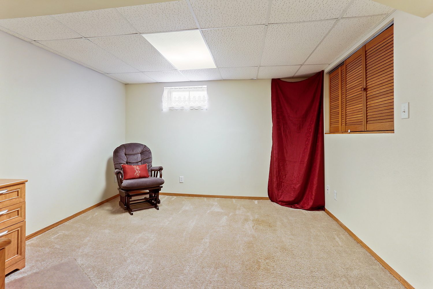 929 South Bentley Road New Lenox, IL 60451 - Photo 12 of 18 a view of an empty room with window