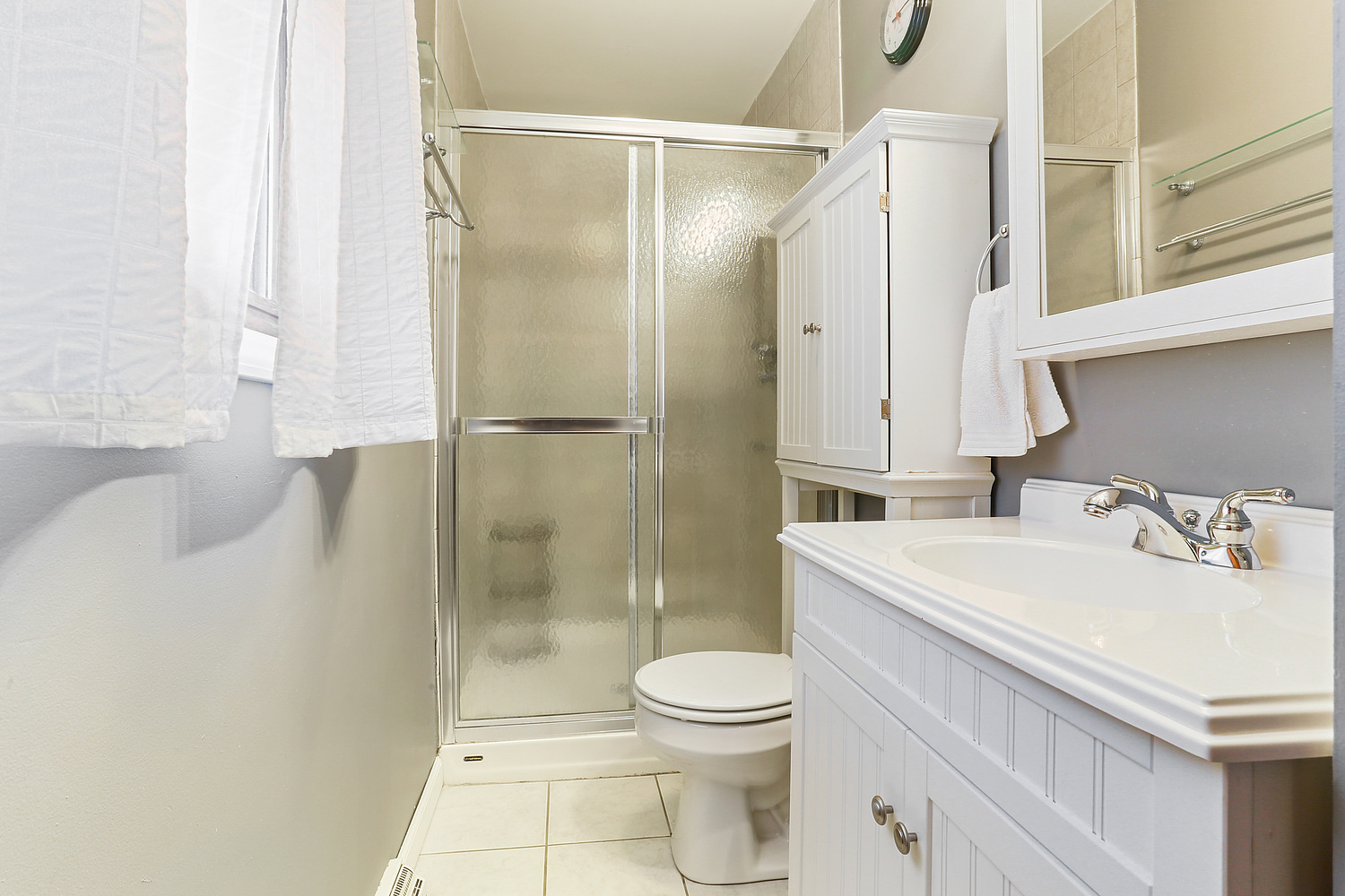 929 South Bentley Road New Lenox, IL 60451 - Photo 8 of 18 a bathroom with a sink a toilet and shower