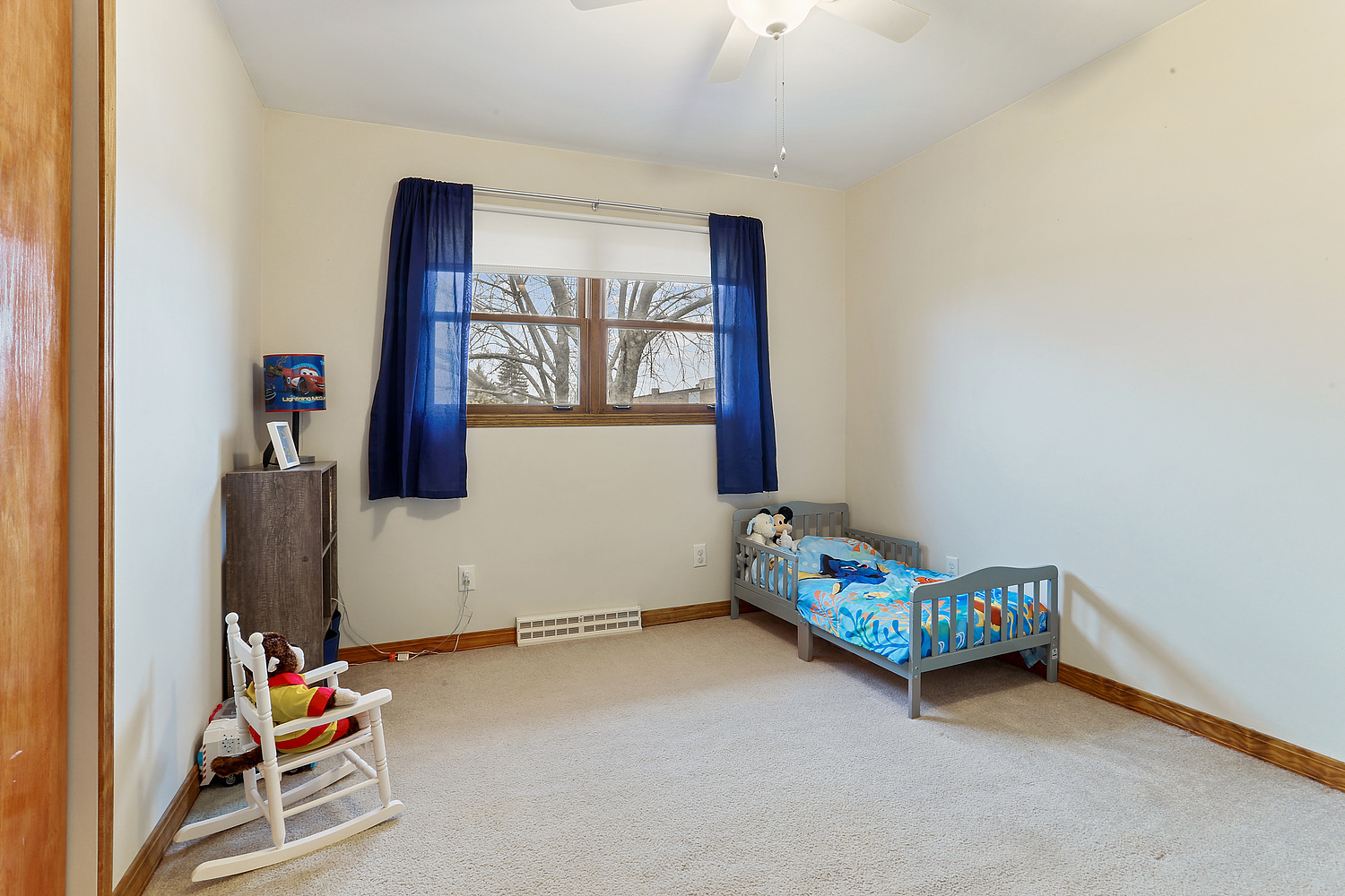 929 South Bentley Road New Lenox, IL 60451 - Photo 10 of 18 a room with furniture and a window
