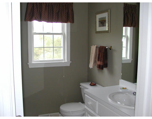 7 Tyler Lane Ashland, MA 01721 - Photo 11 of 28 Gallery Image 11